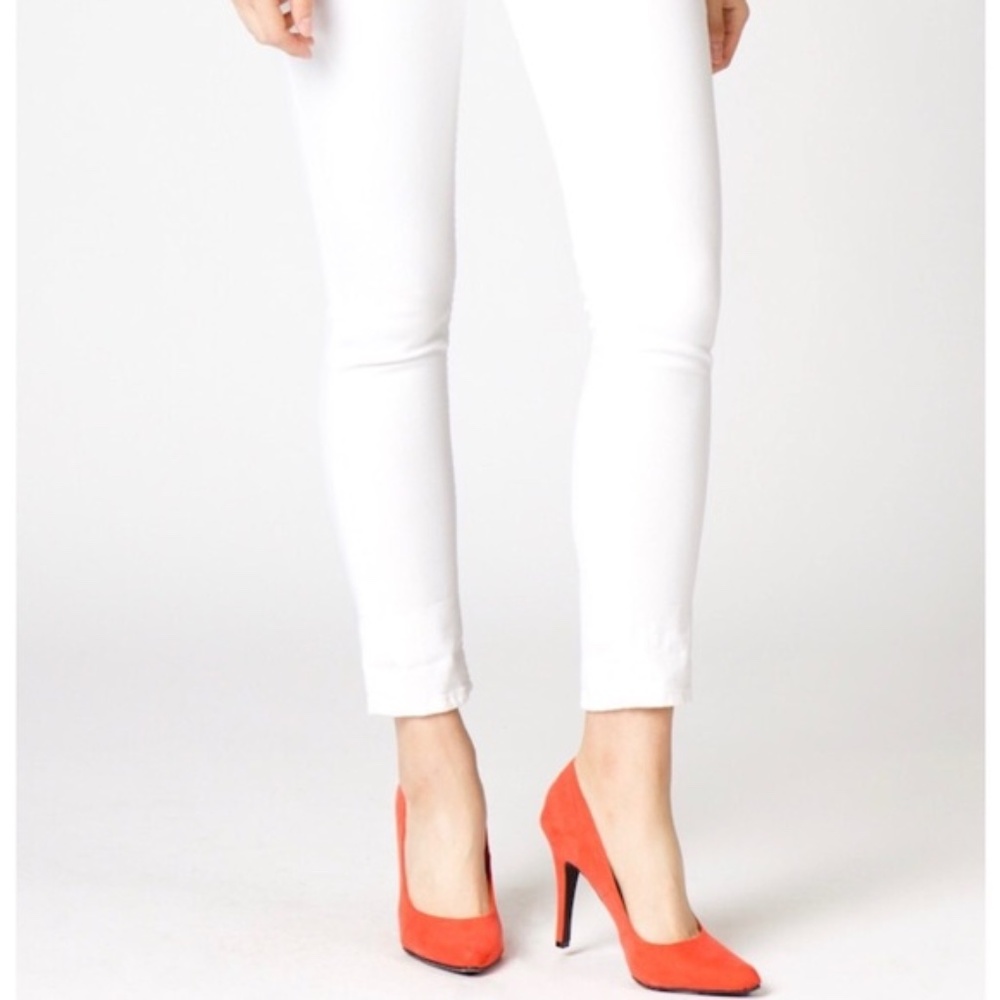 EUC Mid Rise White Ankle Length Jeans